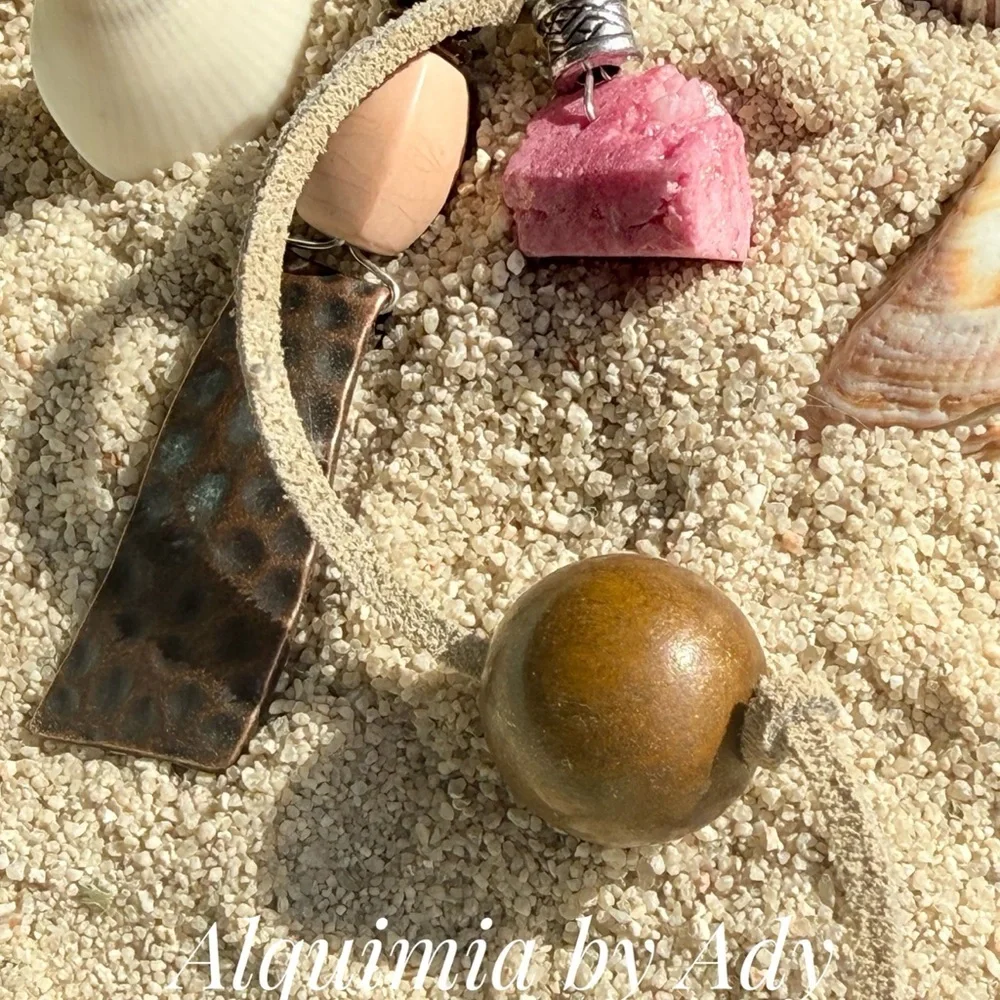 LEATHER & RAW Pink QUARTZ and Brown WOOD Decorative Key Charm